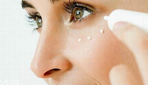 眼霜適合多大年齡用 眼霜的作用和功效 眼霜適合多大年齡用 眼霜的作用和功效