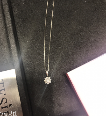 項(xiàng)鏈褪色怎么辦？項(xiàng)鏈退色處理方法