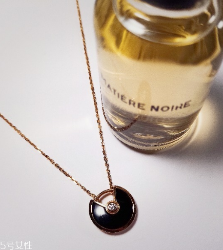 項鏈一般多少克合適？項鏈買多少克的最好