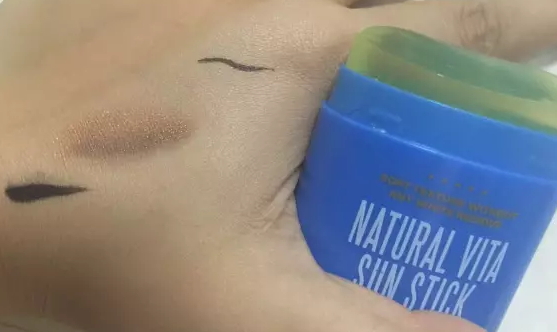 用防曬棒會(huì)花妝嗎？化妝了還能用防曬棒嗎