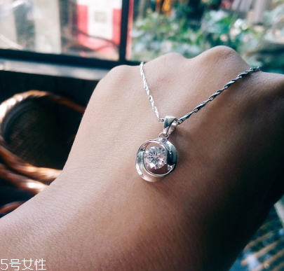 項(xiàng)鏈s925是銀還是白金？項(xiàng)鏈s925屬于白金還是銀