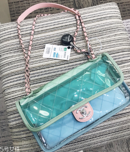 香奈兒透明包袋多少錢？香奈兒透明包包價(jià)格