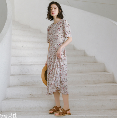 小個子女生穿什么裙子好看？小個子女生穿搭技巧