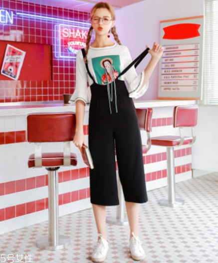 今年流行什么背帶褲？今年最火的背帶褲款式推薦