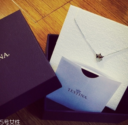 項鏈戴久了會變黑嗎？項鏈時間長了會變黑嗎