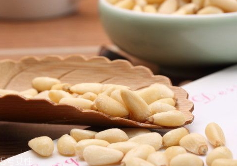 松子仁可以長(zhǎng)期吃嗎 松子仁哪些人不能吃 松子仁可以長(zhǎng)期吃嗎 松子仁哪些人不能吃