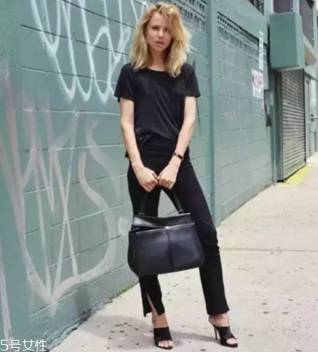 開叉褲子搭配什么上衣？開叉褲子搭配圖片