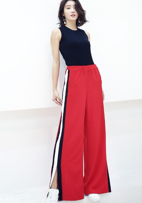 開叉褲子搭配什么上衣？開叉褲子搭配圖片