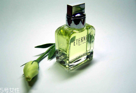 七夕送什么香水好 適合七夕節(jié)送的香水推薦 七夕送什么香水好 適合七夕節(jié)送的香水推薦