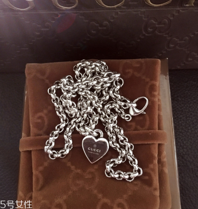 項(xiàng)鏈金色好看還是銀色好看？項(xiàng)鏈金色和銀色哪個(gè)好