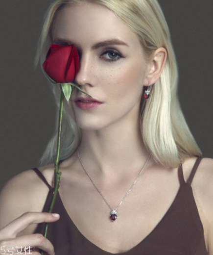 項鏈扣壞了怎么辦？項鏈扣子壞了修理方法