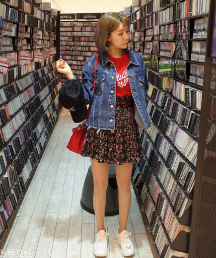 紅色t恤衫配什么外套？紅色t恤搭配外套技巧