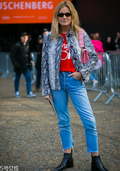 紅色t恤衫配什么外套？紅色t恤搭配外套技巧