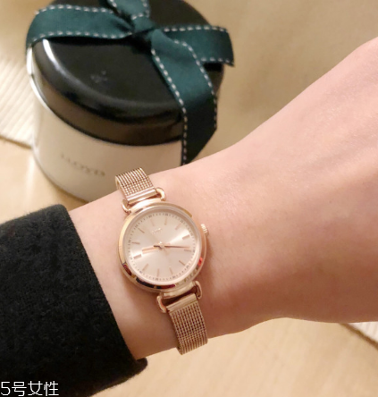 lloyd手表怎么調(diào)時間？lloyd手表調(diào)節(jié)時間方法