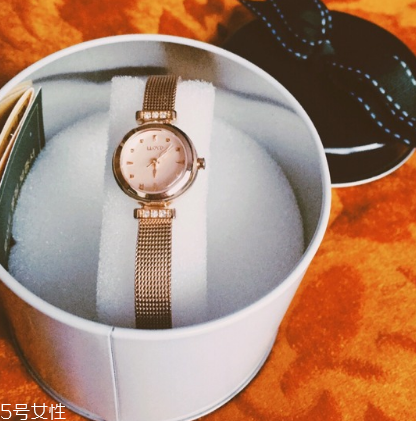 lloyd手表怎么調(diào)時間？lloyd手表調(diào)節(jié)時間方法