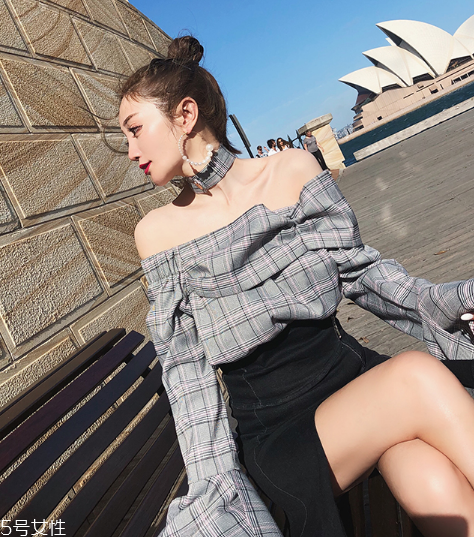 夏天穿什么樣的露肩裝好看？今夏最流行的露肩裝推薦