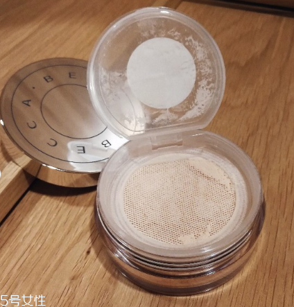 becca水散粉好用嗎 becca水霧煥活散粉 becca水散粉好用嗎 becca水霧煥活散粉