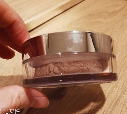 becca水散粉好用嗎 becca水霧煥活散粉 becca水散粉好用嗎 becca水霧煥活散粉