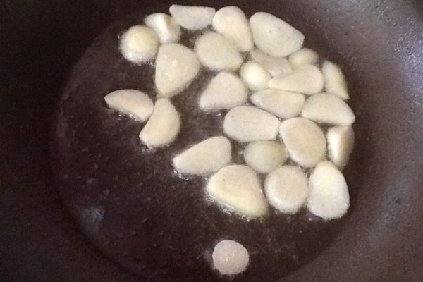 蒜香牛排的做法 大蒜牛排怎么做 蒜香牛排的做法 大蒜牛排怎么做