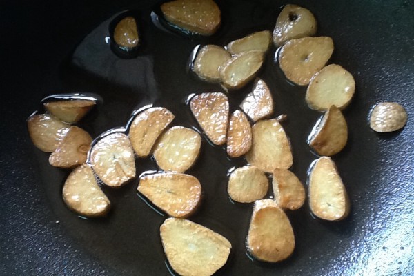 蒜香牛排的做法 大蒜牛排怎么做 蒜香牛排的做法 大蒜牛排怎么做