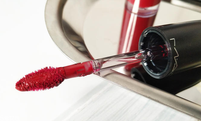 魅可啞光唇膏4號適合黃皮嗎 mac姨媽色啞光液體唇膏試色 魅可啞光唇膏4號適合黃皮嗎 mac姨媽色啞光液體唇膏試色