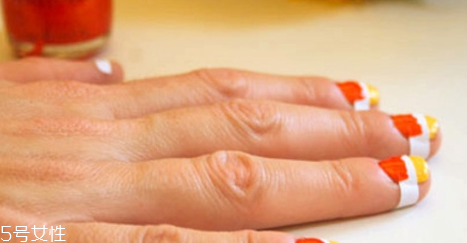 黃色條紋美甲教程 黃色系條紋美甲款式大全 黃色條紋美甲教程 黃色系條紋美甲款式大全