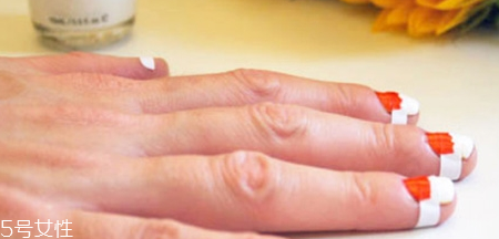 黃色條紋美甲教程 黃色系條紋美甲款式大全 黃色條紋美甲教程 黃色系條紋美甲款式大全