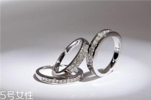 戒指可以戴右手嗎？戒指能戴在右手上嗎