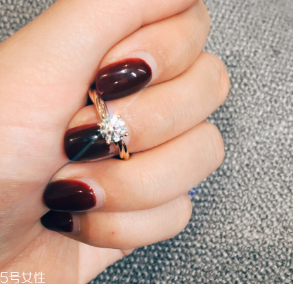 戒指可以戴中指嗎？戒指能不能戴在中指