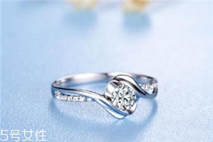 戒指可以戴中指嗎？戒指能不能戴在中指