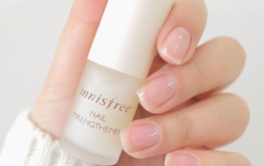 裸粉色條紋美甲教程 裸粉色條紋美甲樣式 裸粉色條紋美甲教程 裸粉色條紋美甲樣式