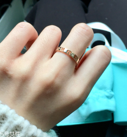 戒指可以戴食指嗎？戒指能不能戴在食指上？