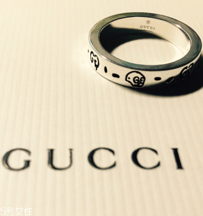 戒指可以戴左手嗎？戒指能不能戴在左手？