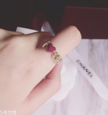 戒指可以戴左手嗎？戒指能不能戴在左手？