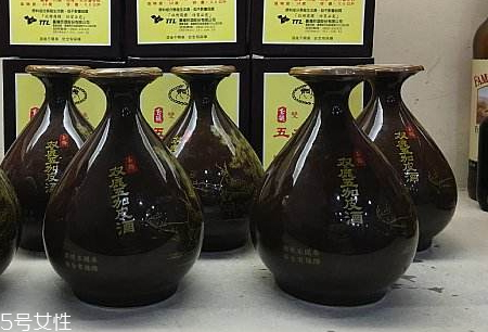 五加皮酒多少度 五加皮酒度數(shù)高嗎 五加皮酒多少度 五加皮酒度數(shù)高嗎