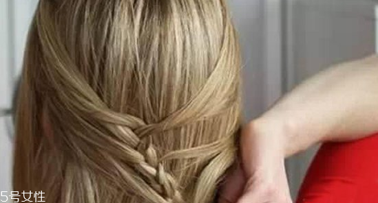 美人魚編發(fā)怎么自己編 美人魚自己編發(fā)教程 美人魚編發(fā)怎么自己編 美人魚自己編發(fā)教程