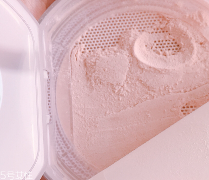 becca水散粉適合夏天使用嗎 becca新品水散粉定妝測評 becca水散粉適合夏天使用嗎 becca新品水散粉定妝測評