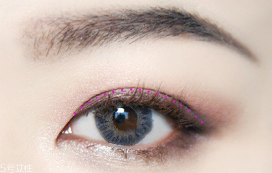 夜店眼妝教程圖片 紫色系眼妝畫法步驟教程 夜店眼妝教程圖片 紫色系眼妝畫法步驟教程