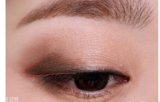 金棕色眼影怎么畫好看 棕色眼妝畫法 金棕色眼影怎么畫好看 棕色眼妝畫法