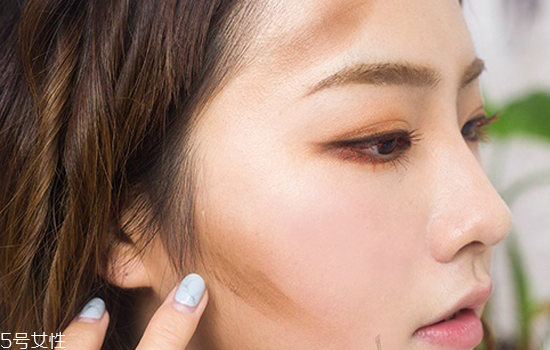 金色眼妝怎么畫(huà)好看 夏日混血妝妝容教程圖解