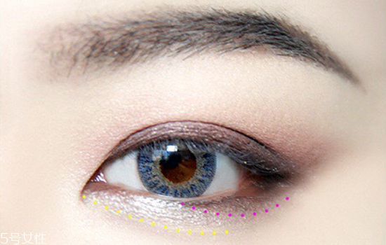 夜店眼妝教程圖片 紫色系眼妝畫法步驟教程 夜店眼妝教程圖片 紫色系眼妝畫法步驟教程