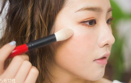 金色眼妝怎么畫(huà)好看 夏日混血妝妝容教程圖解