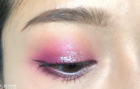 夜店眼妝教程圖片 紫色系眼妝畫法步驟教程 夜店眼妝教程圖片 紫色系眼妝畫法步驟教程
