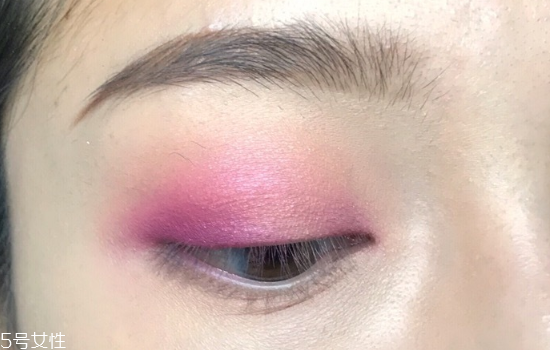 夜店眼妝教程圖片 紫色系眼妝畫法步驟教程 夜店眼妝教程圖片 紫色系眼妝畫法步驟教程