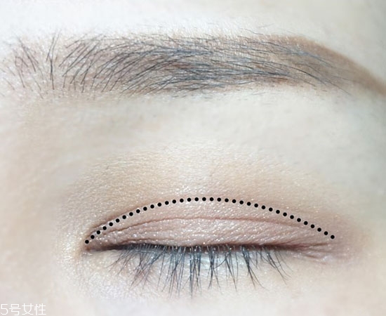 金色眼妝怎么畫(huà)好看 夏日混血妝妝容教程圖解