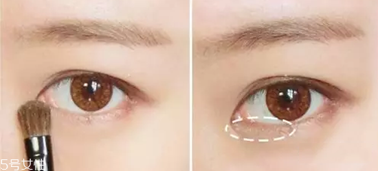 簡單日常淡妝怎么畫好看 香檳色日常眼影的畫法圖解 簡單日常淡妝怎么畫好看 香檳色日常眼影的畫法圖解