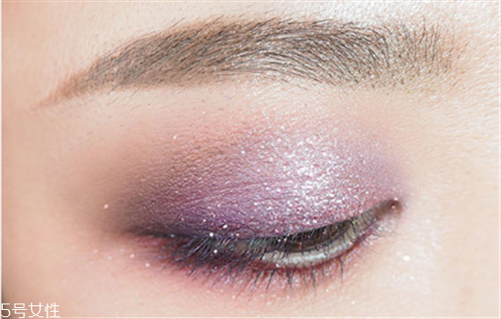 夜店眼妝教程圖片 紫色系眼妝畫法步驟教程 夜店眼妝教程圖片 紫色系眼妝畫法步驟教程