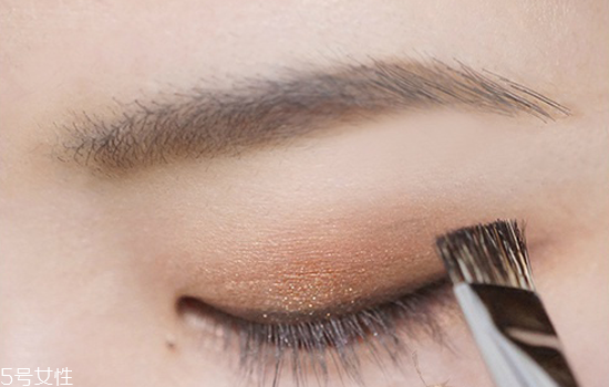 金色眼妝怎么畫(huà)好看 夏日混血妝妝容教程圖解