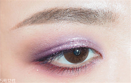 夜店眼妝教程圖片 紫色系眼妝畫法步驟教程 夜店眼妝教程圖片 紫色系眼妝畫法步驟教程