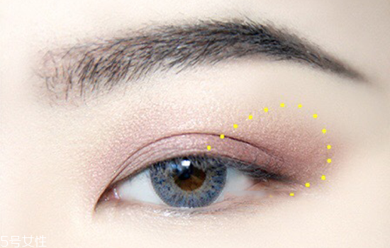 夜店眼妝教程圖片 紫色系眼妝畫法步驟教程 夜店眼妝教程圖片 紫色系眼妝畫法步驟教程